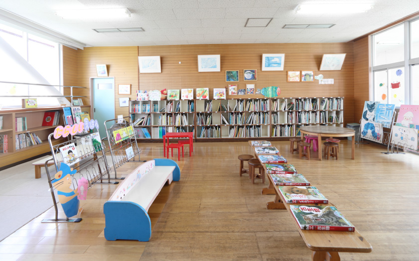 写真：夏服を着た園児