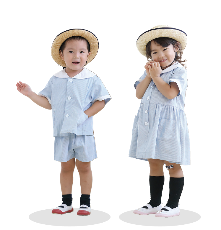 写真：夏服を着た園児