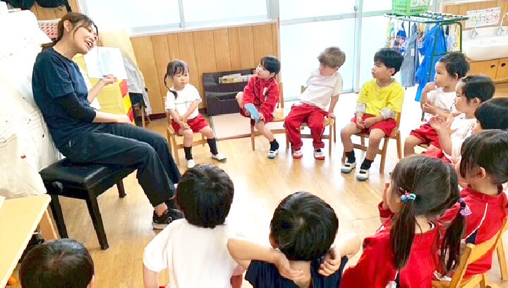 みんなで集まる写真