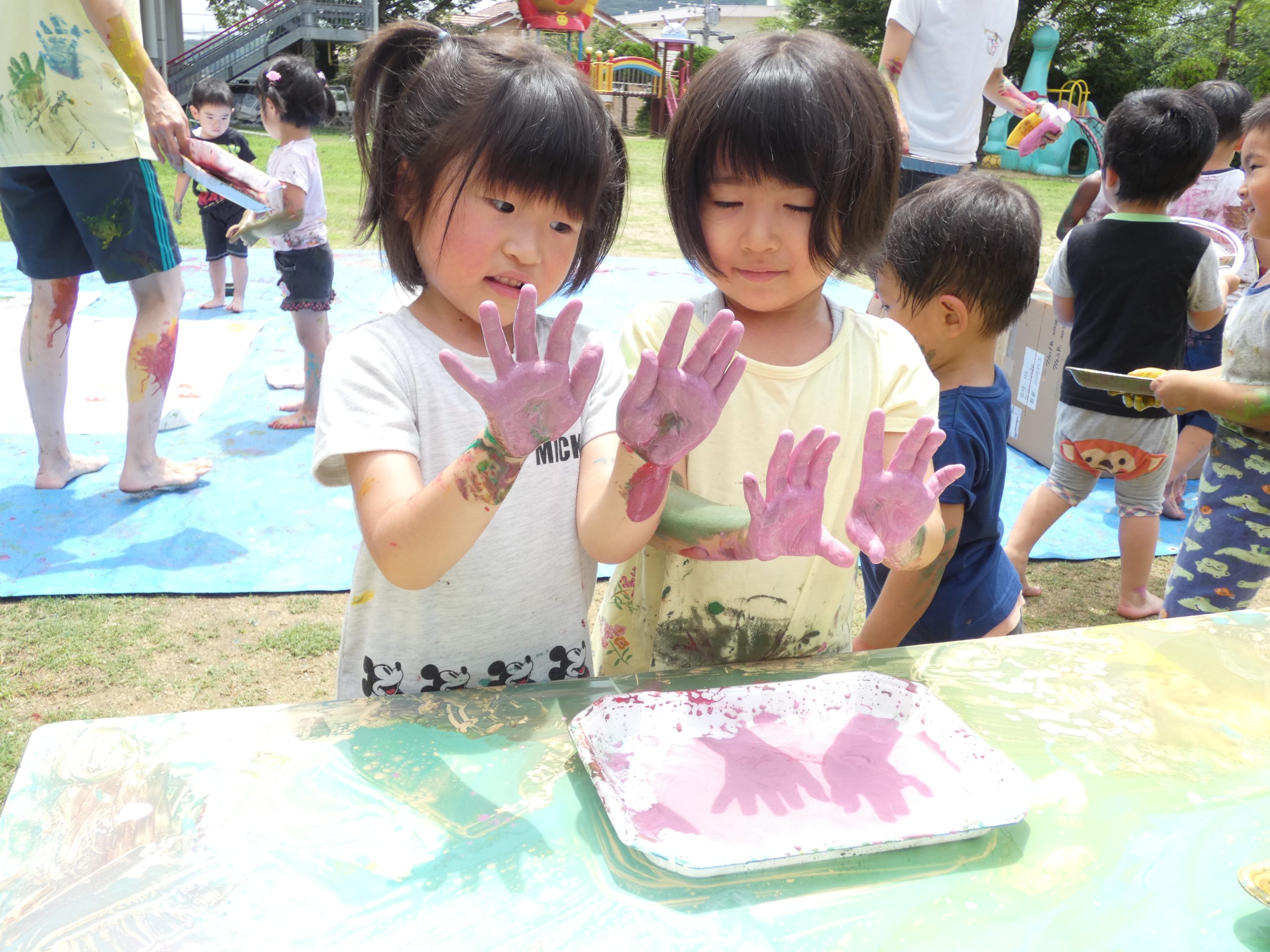 記事：ボディペインティング（年少組）のサムネイル